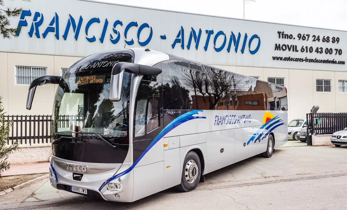 Autocares cristobal e hijos S.L. foto 4