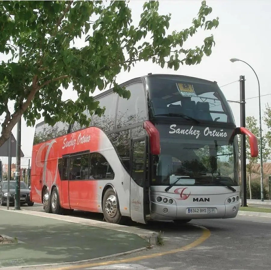 Autocares Sánchez Ortuño foto 2