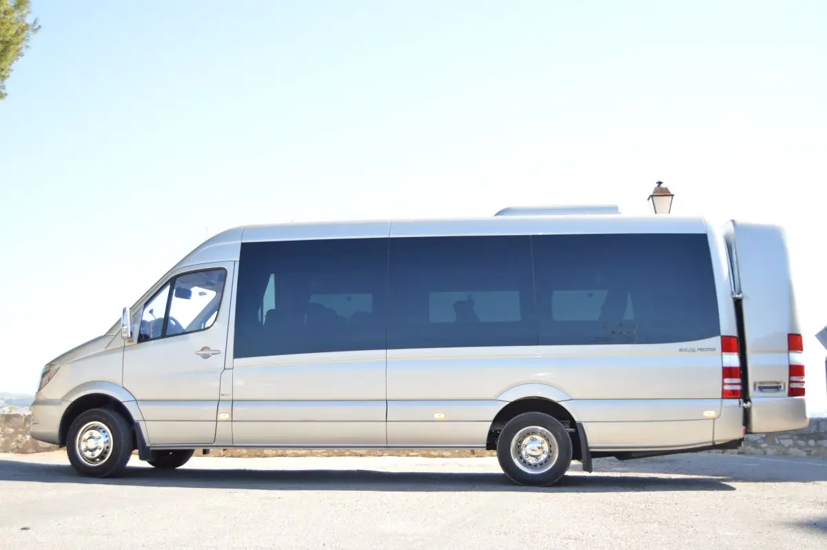 Hire Minibus Barcelona- Chauffeur Drive Service & Private Transfers foto 2
