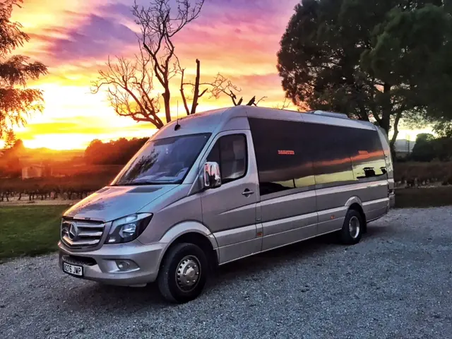 Hire Minibus Barcelona- Chauffeur Drive Service & Private Transfers foto 3