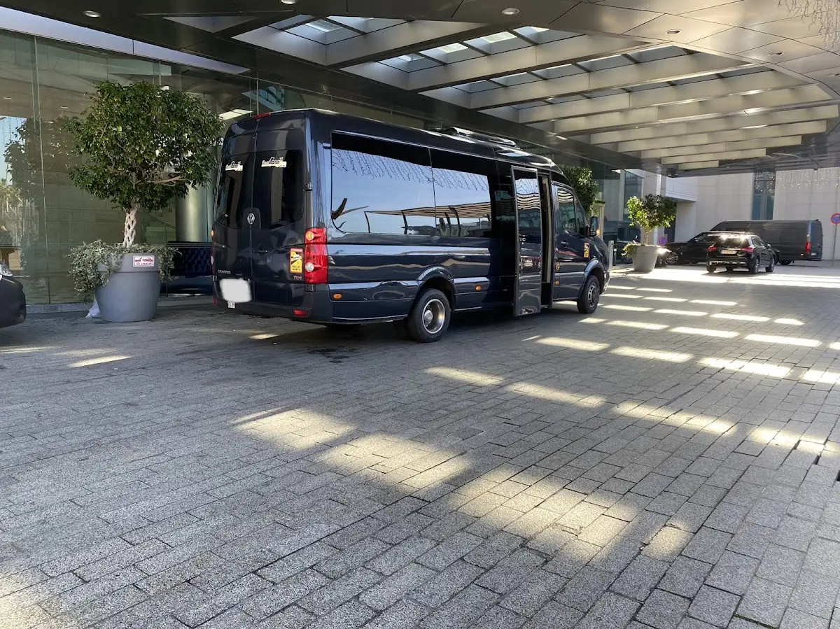 Fleet and Goo Minibus foto 2