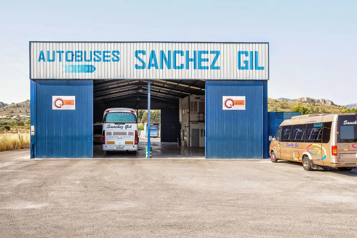 Autocares y Microbuses Sanchez Gil foto 3